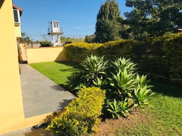 Casa à venda com 8 quartos, 440m² - Foto 3