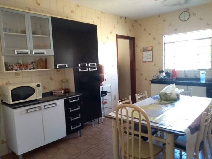 Casa à venda com 3 quartos, 200m² - Foto 1