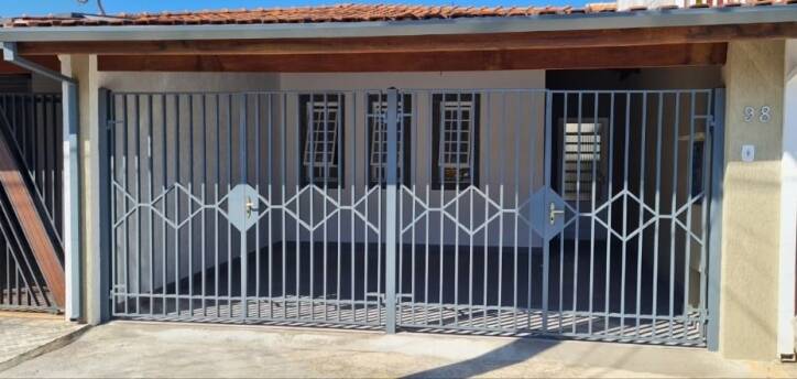 Casa à venda com 2 quartos, 104m² - Foto 1