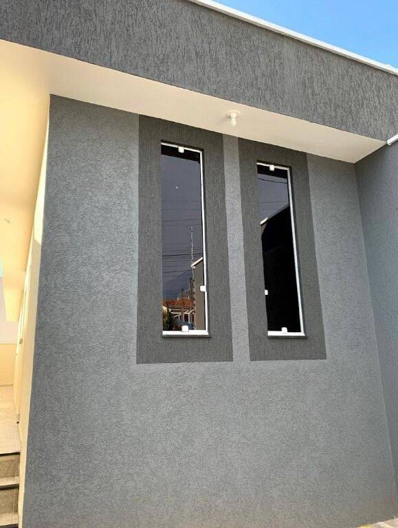 Casa à venda com 2 quartos, 62m² - Foto 1