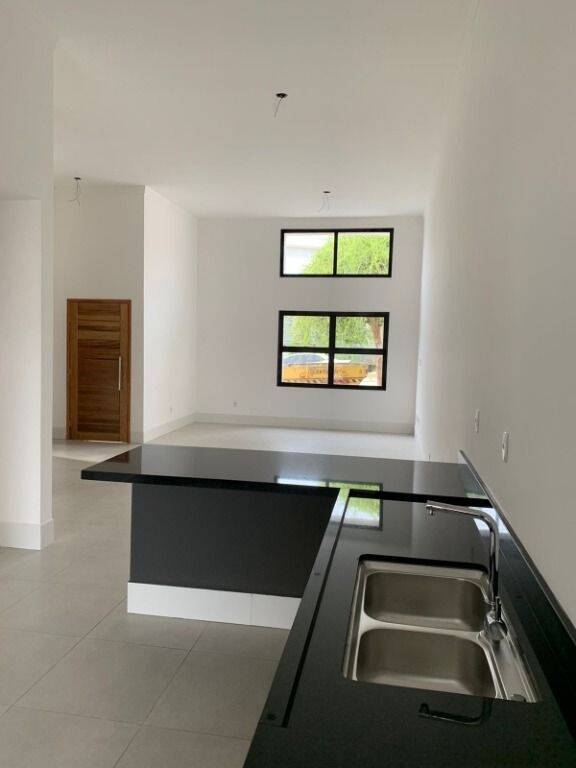 Casa à venda com 3 quartos, 151m² - Foto 7