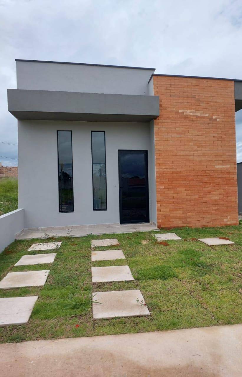 Casa à venda com 2 quartos, 64m² - Foto 1