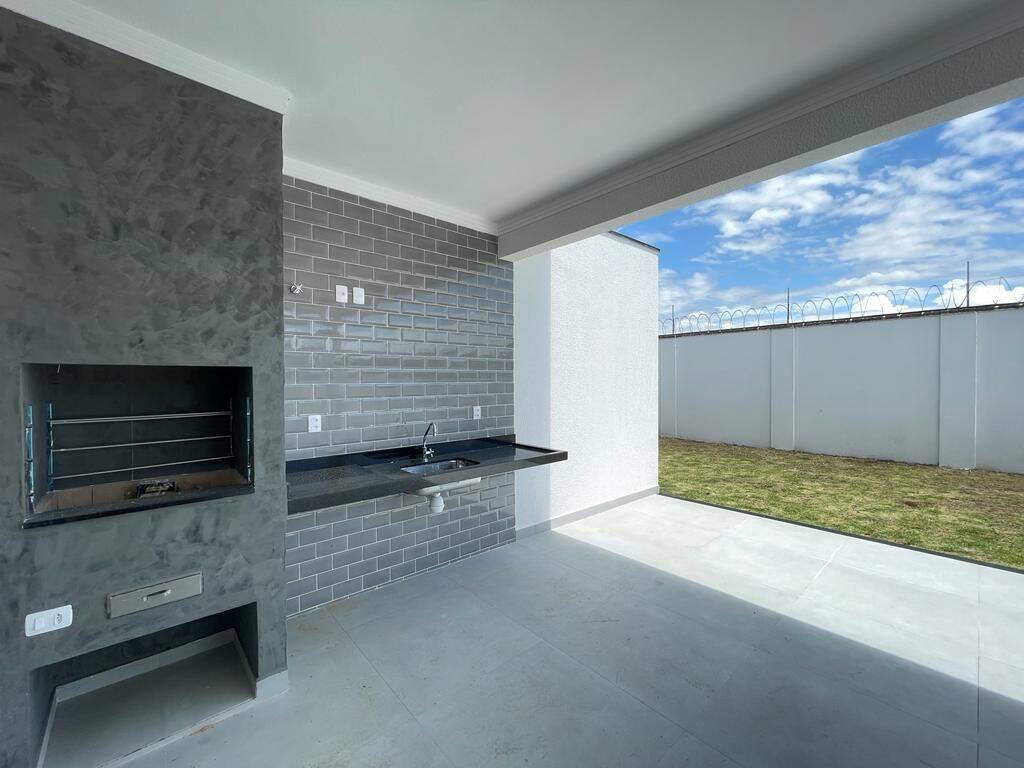 Casa à venda com 3 quartos, 200m² - Foto 2