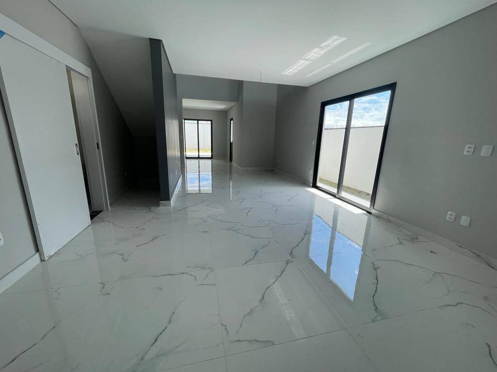 Casa à venda com 3 quartos, 200m² - Foto 3