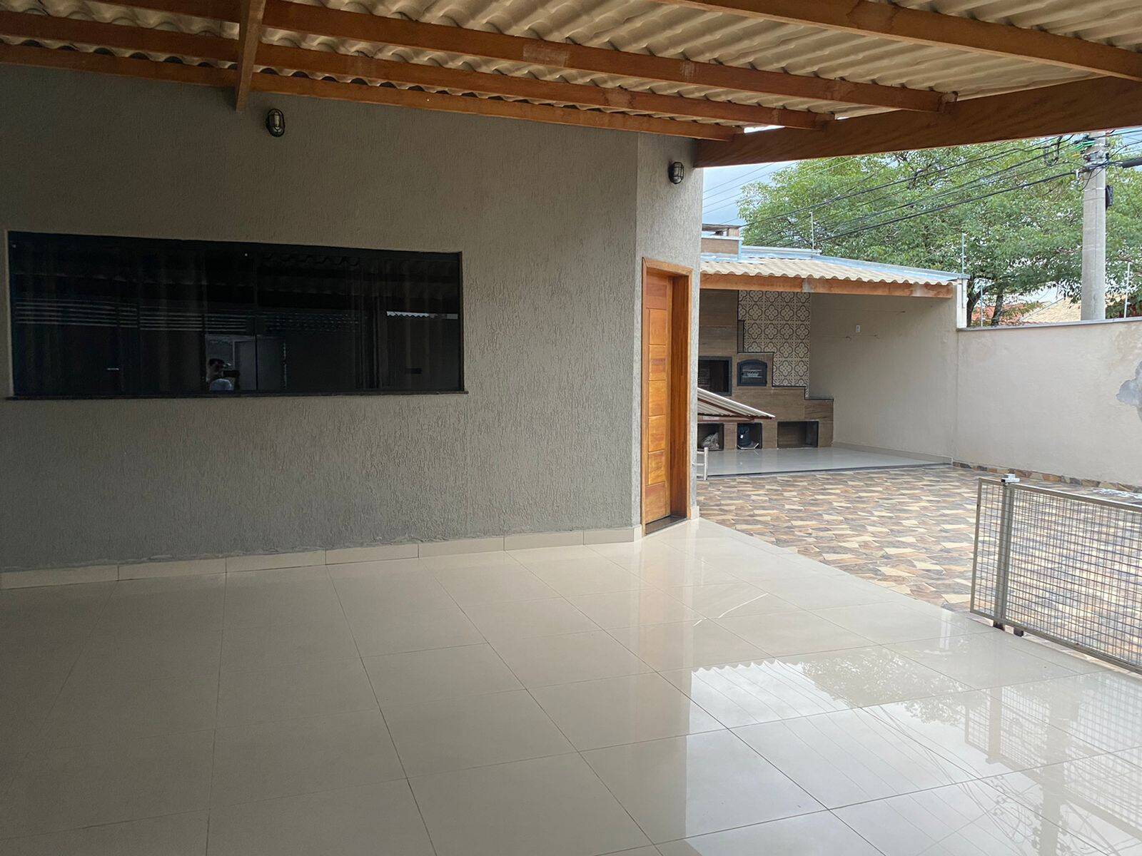 Casa à venda com 2 quartos, 155m² - Foto 1