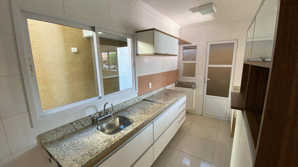 Casa à venda com 3 quartos, 156m² - Foto 2