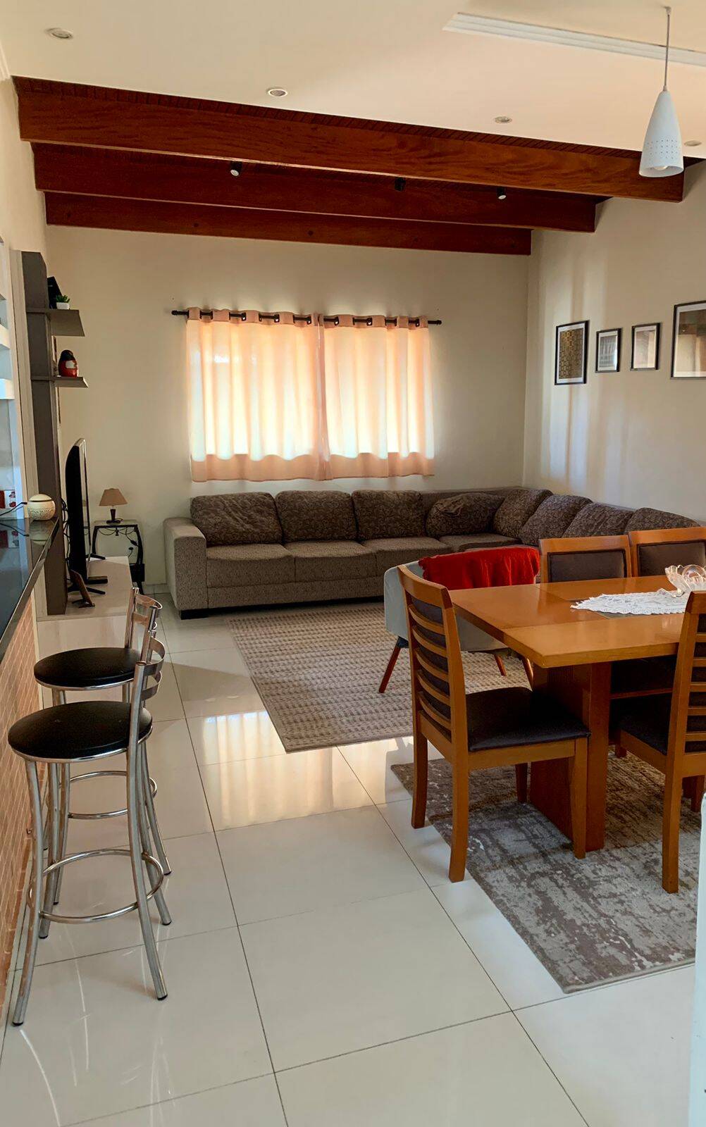 Casa à venda com 4 quartos, 215m² - Foto 2