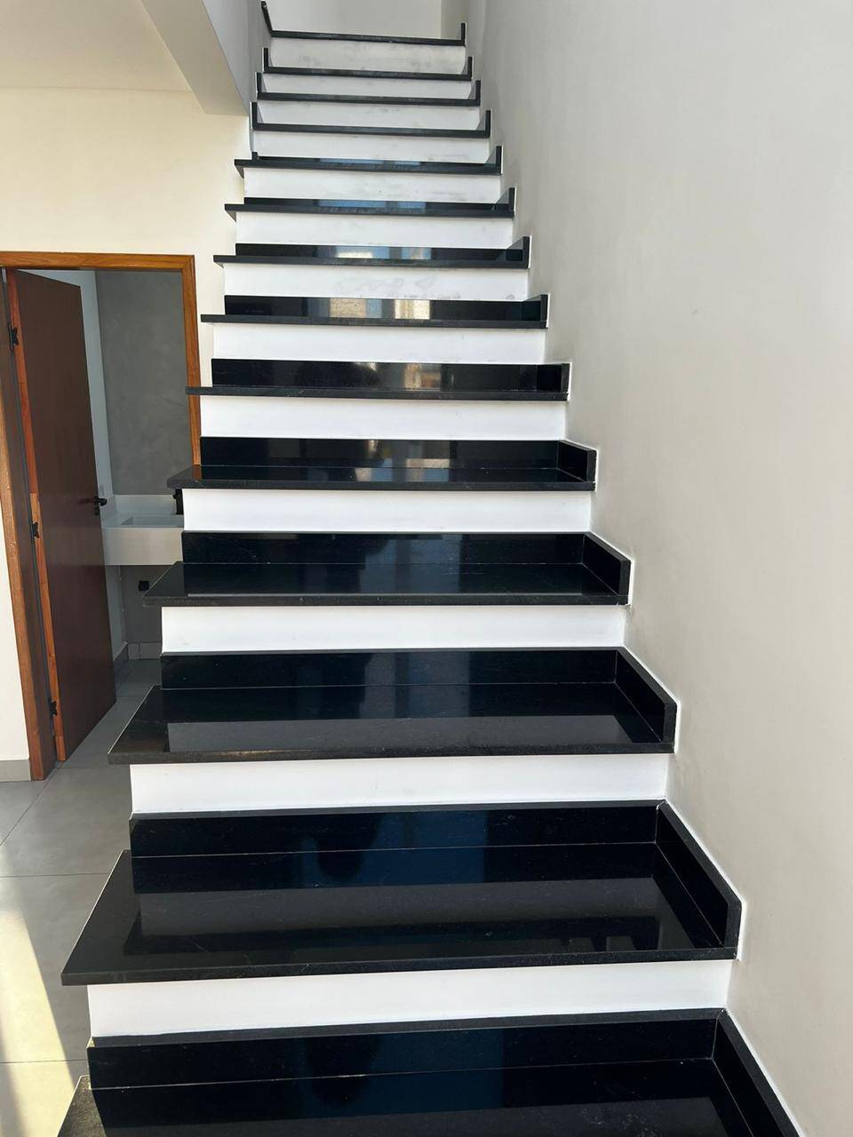 Casa à venda com 3 quartos, 155m² - Foto 2