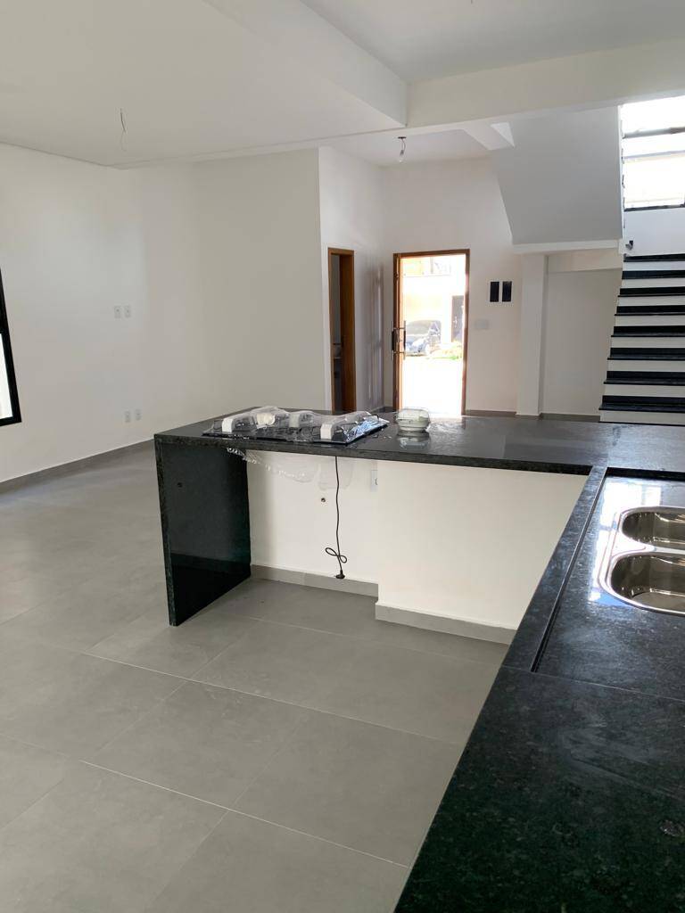 Casa à venda com 3 quartos, 176m² - Foto 4