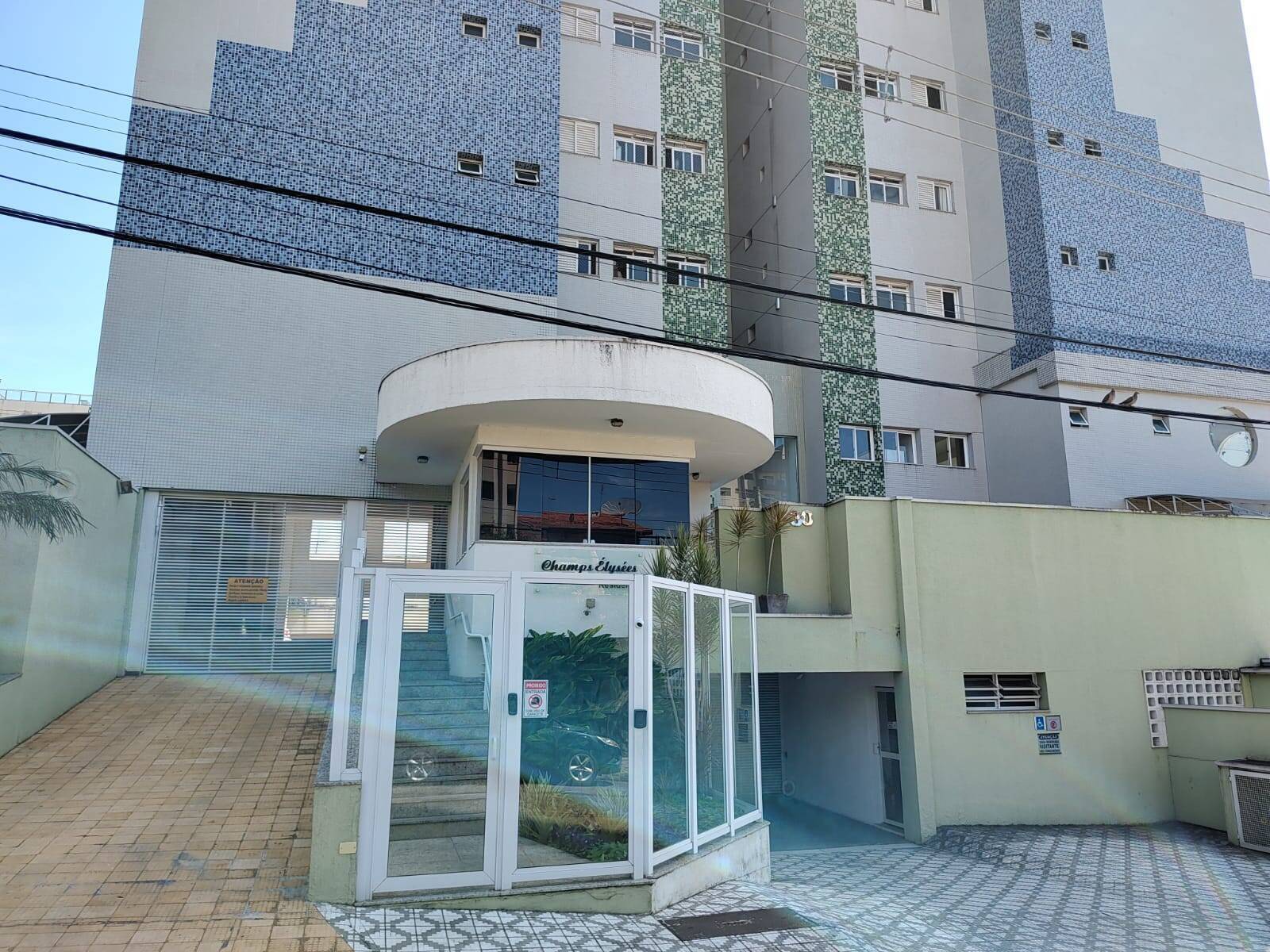 Apartamento à venda com 3 quartos, 120m² - Foto 2