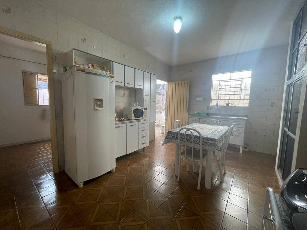 Casa à venda com 3 quartos, 147m² - Foto 3