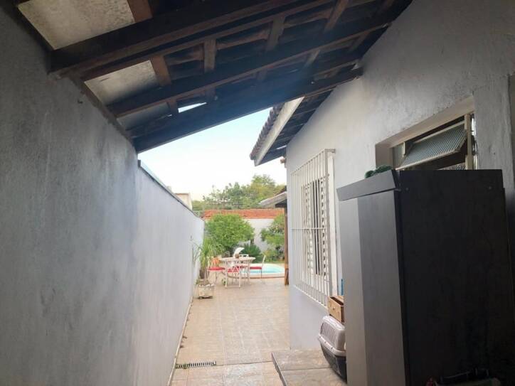 Casa à venda com 2 quartos, 80m² - Foto 1
