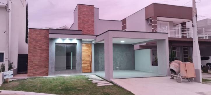 Casa à venda com 3 quartos, 156m² - Foto 1