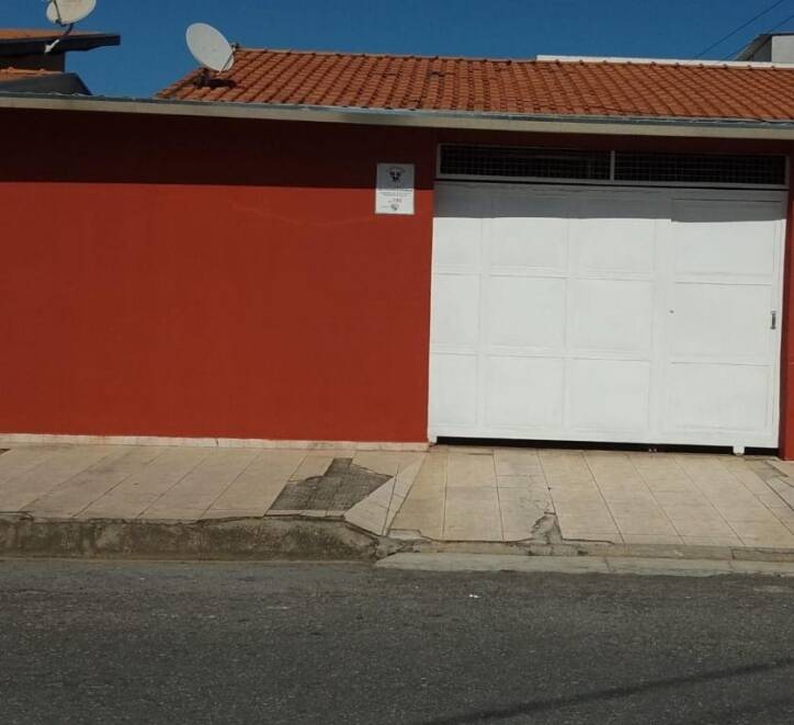 Casa à venda com 2 quartos, 135m² - Foto 1