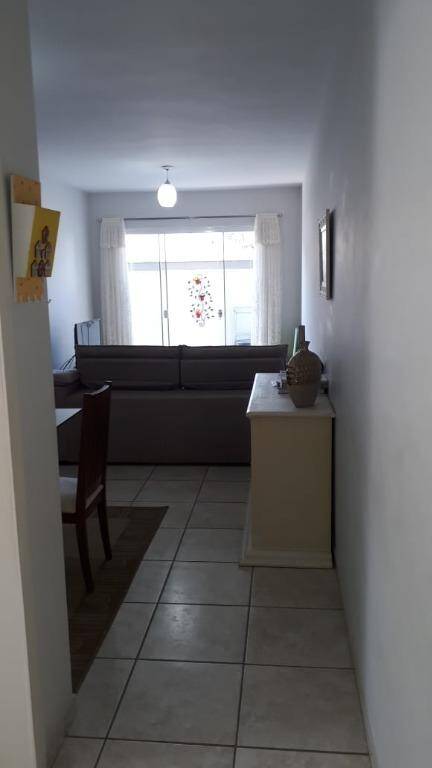 Apartamento à venda com 2 quartos, 75m² - Foto 4