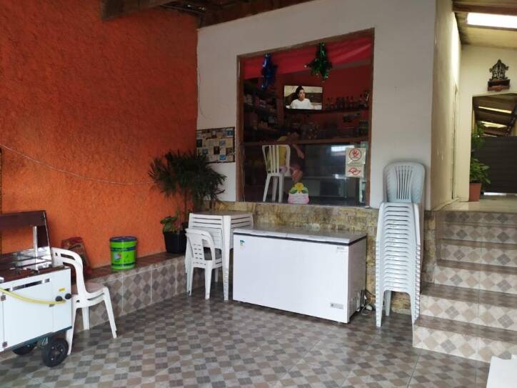 Casa à venda com 3 quartos, 250m² - Foto 1