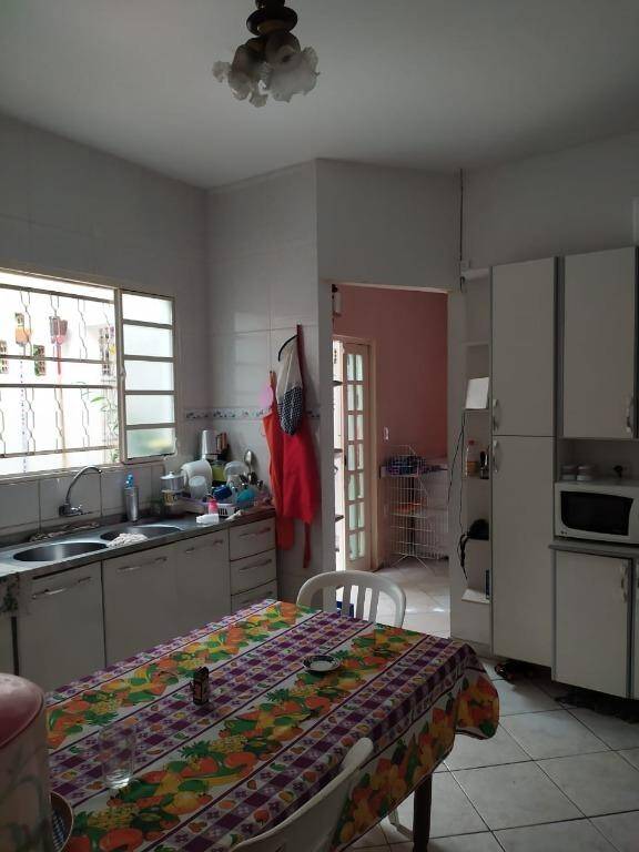 Casa à venda com 3 quartos, 250m² - Foto 8