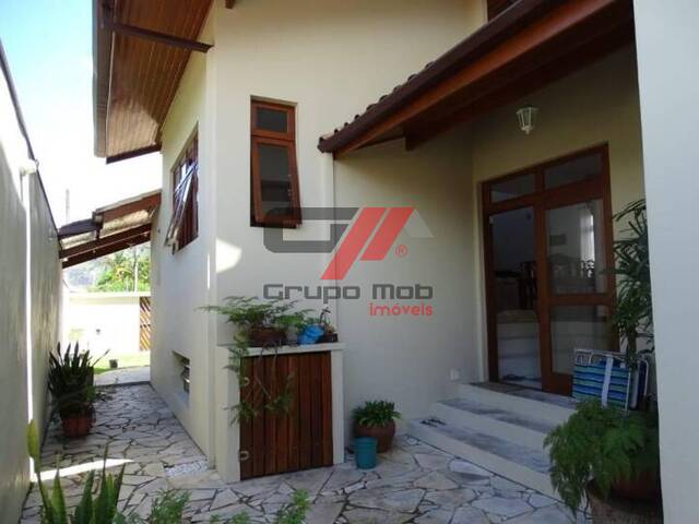 Sobrado para Venda em Caraguatatuba - 3